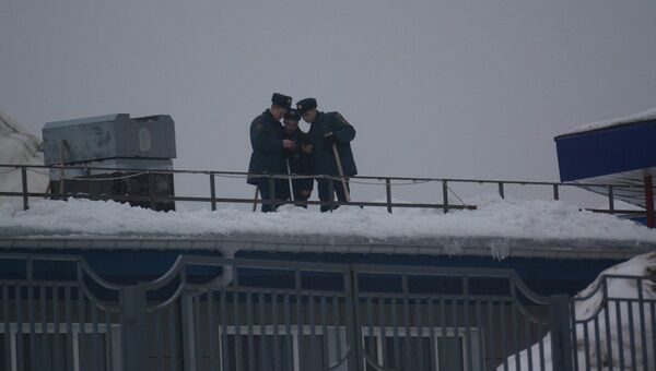 Крыша ивановского спорткомплекса сложилась под тяжестью снега