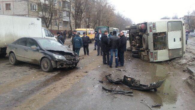 Автобус перевернулся в Туле, четверо пострадали