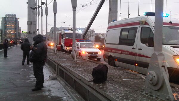 Мужчина спрыгнул с Крымского моста. Полиция на месте происшествия