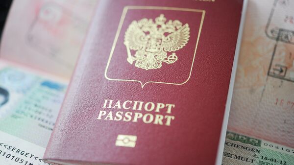 Заграничный паспорт. Архивное фото