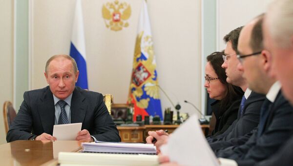 Президент РФ Владимир Путин на совещании по вопросу развития электросетевого комплекса