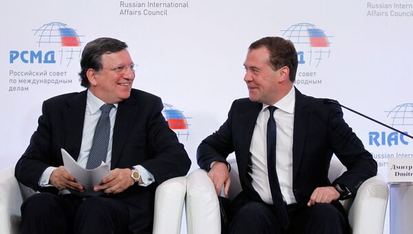 Председатель правительства РФ Дмитрий Медведев и председатель Еврокомиссии Жозе Мануэл Баррозу