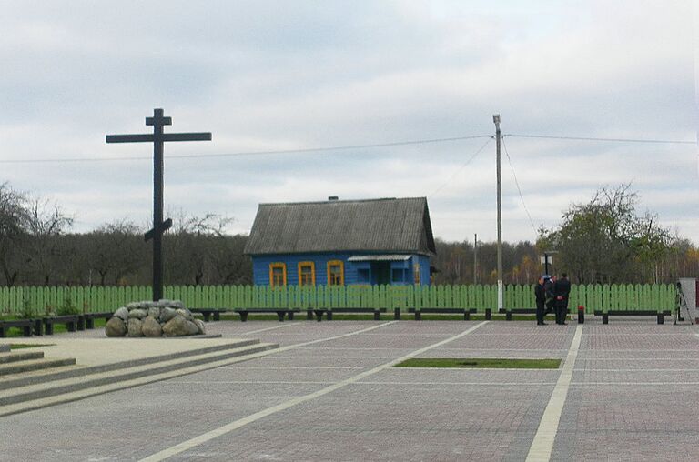 Мемориал на месте уничтоженной фашистами брянской деревни Хацунь Мемориал на месте уничтоженной фашистами брянской деревни Хацунь