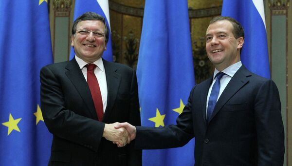 Председатель правительства РФ Дмитрий Медведев и председатель Еврокомиссии Жозе Мануэл Баррозу