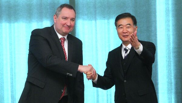 Заместитель председателя правительства РФ Дмитрий Рогозини и вице-премьер Госсовета КНР Ван Яно