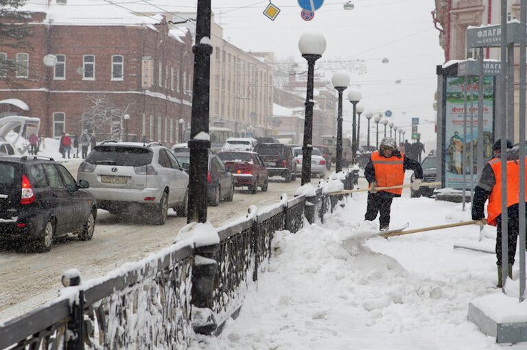 Уборка снега на улицах Томска Уборка снега на улицах Томска