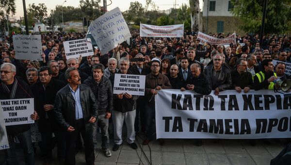 Акция протеста у здания Министерства финансов Кипра