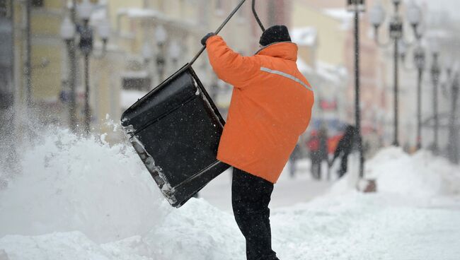 Уборка снега, фото из архива