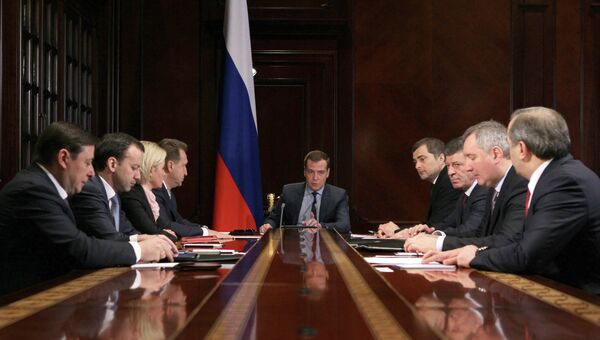 Председатель правительства РФ Дмитрий Медведев на совещании