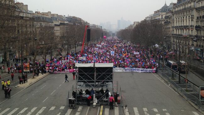 Акция протеста против однополых браков в Париже