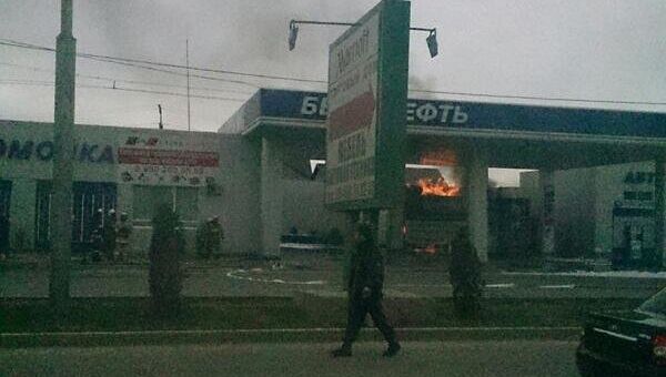 Автозаправка загорелась рядом с жилыми домами в Махачкале