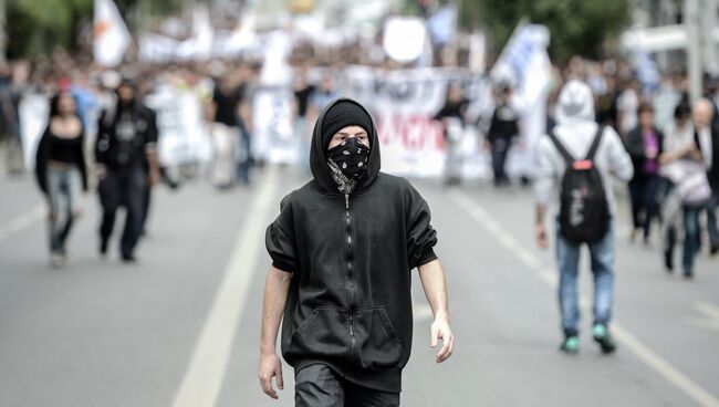 Школьники Кипра устроили массовую акцию протеста