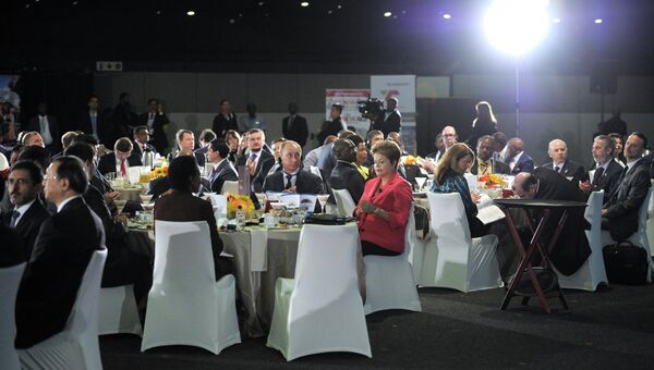 Президент РФ Владимир Путин и президент Бразилии Дилма Русеф во время рабочего завтрака лидеров БРИКС
