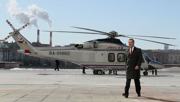 Председатель правительства РФ Дмитрий Медведев на вертолетной площадке перед Домом правительства РФ в Москве.