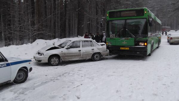 ДТП с участием 8 машин и автобуса на выезде из новосибирского наукограда Кольцово