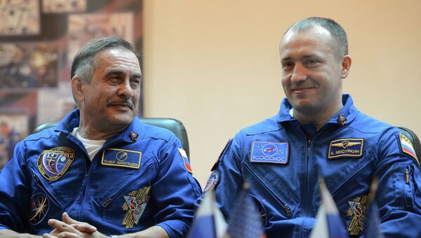 Космонавты Роскосмоса Павел Виноградов (слева) и Александр Мисуркин. Архив