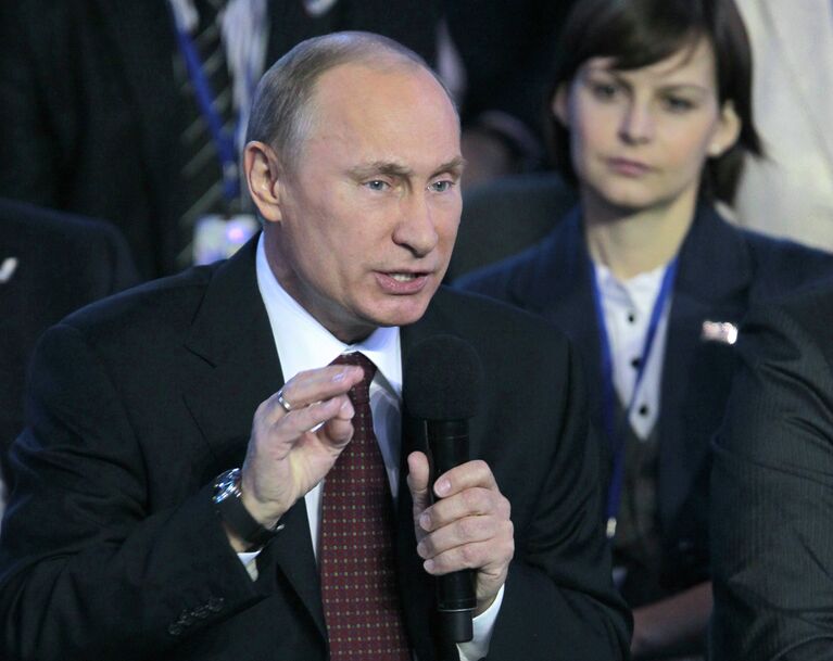 Владимир Путин отвечает на вопросы собравшихся на конференции Общероссийского народного фронта.