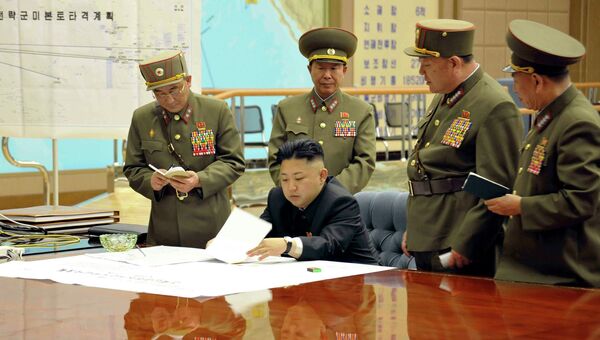 Северокорейский лидер Ким Чен Ын проводит заседание