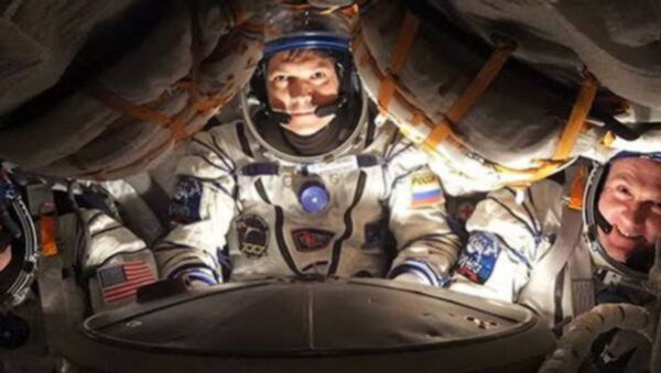Космонавты в спускаемом аппарате корабля Союз