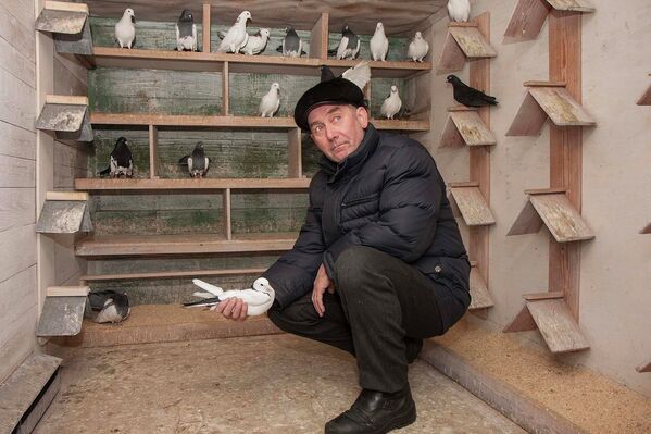 Сергей Басалаев со своими голубями