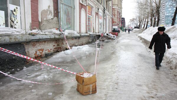 Гололед на улице Новосибирска, фото из архива