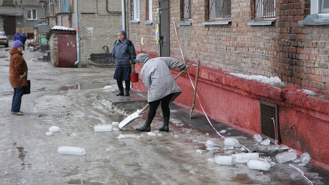 Уборка льда в Ленинском районе Новосибирска