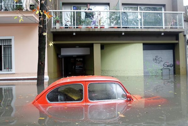 Мощное наводнение затопило улицы Буэнос-Айроса
