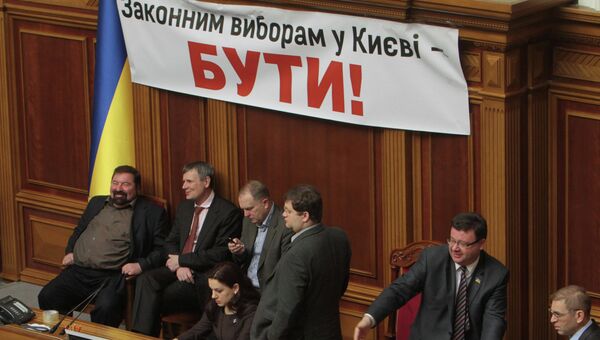 Оппозиция продолжает блокировать работу Верховной Рады Украины