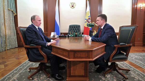 Президент России Владимир Путин (слева) и председатель правления ОАО Газпром Алексей Миллер. Архивное фото
