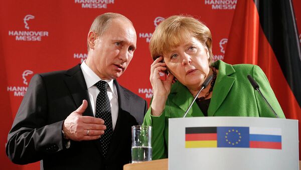 Президент России Владимир Путин на пресс-конференции с канцлером Германии Ангелой Меркель