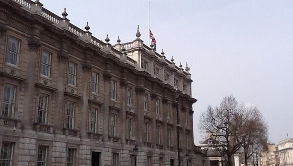 Приспущенный флаг Соединенного Королевства на здании Парламента