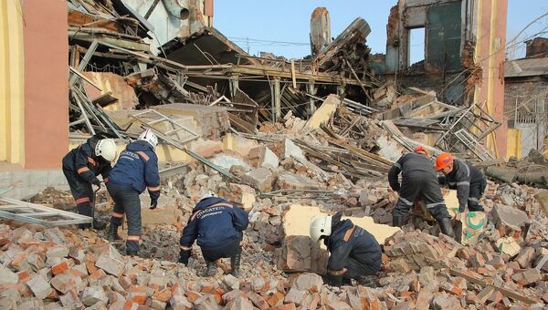Крыша 2-этажного производственного здания рухнула в Новосибирске