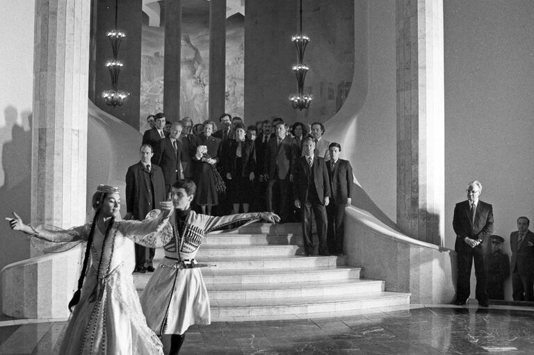 Маргарет Тэтчер посетила в Тбилиси Дворец бракосочетания