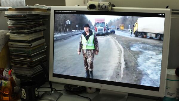 Видео о вымогательстве денег при въезде в Чебоксары с водителя большегрузной фуры