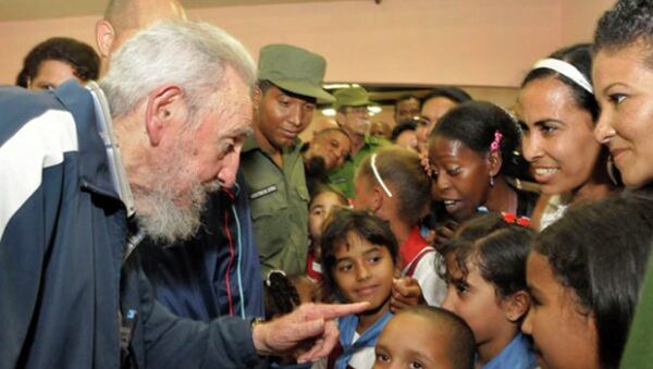Фидель Кастро на открытии школы в Гаване