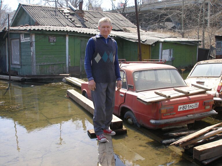 Половодье на улице Второй проходной во Владивостоке