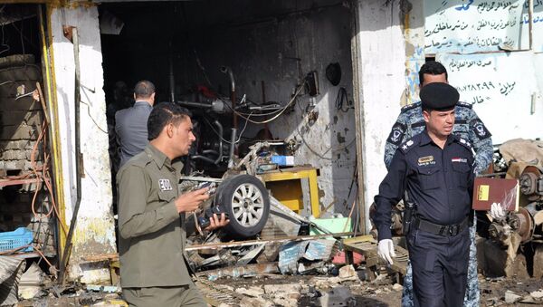 Последствия взрыва автомобиля  в городе Эн-Насирия