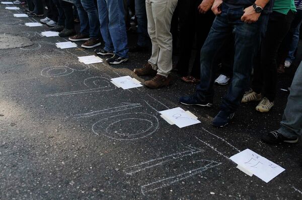 Венесуэльцы выстраиваются в очередь, чтобы проголосовать на внеочередных президентских выборах