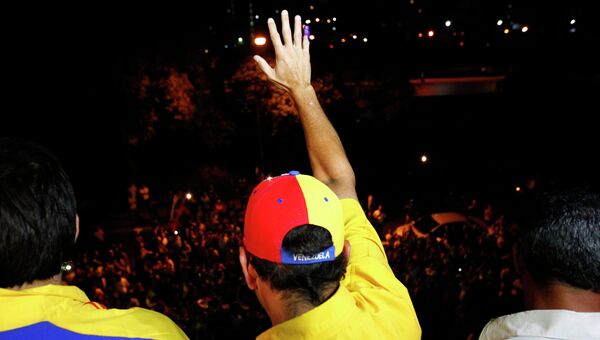 Кандидат в президенты Венесуэлы Энрике Каприлес и его сторонники