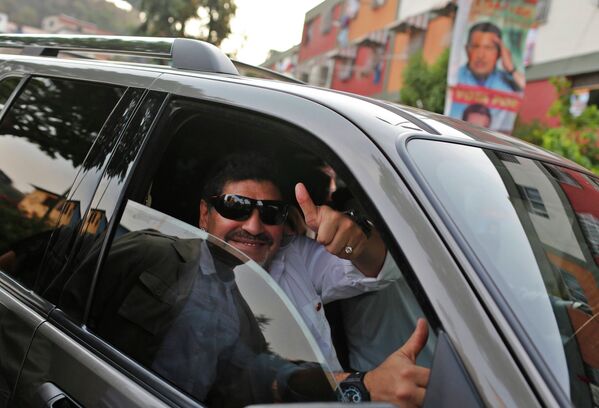 Звезда футбола Диего Марадона приехал в столицу Венесуэлы, чтобы поддержать Николаса Мадуро