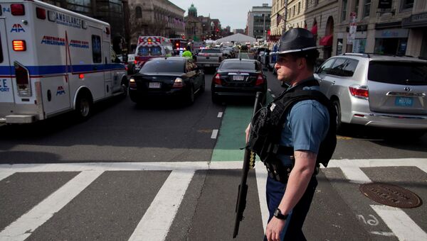Полицейские патрулируют Бостон после теракта