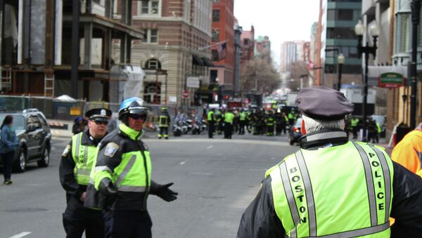 Сотрудники полиции на месте взрыва в Бостоне