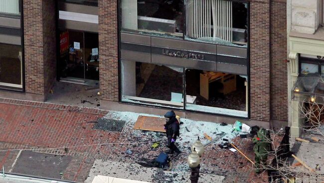 Два взрыва прогремели у финишной линии Бостонского марафона Два взрыва прогремели у финишной линии Бостонского марафона