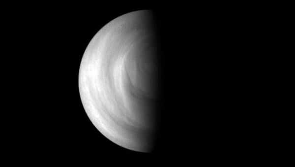 Облака в южном полушарии Венеры, снимок камеры VMC на борту зонда Венера-Экспресс