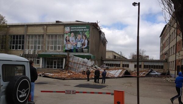 Крыша здания многопрофильного колледжа обрушилась в Ставрополе