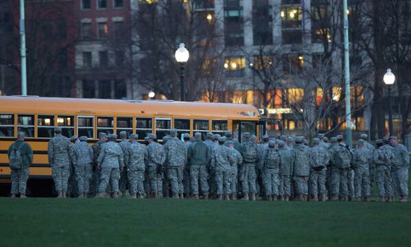 Войска Национальной гвардии США недалеко от места взрыва в Бостоне