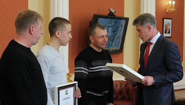 Два лучших гонщика Приамурья Сергей Логачев и Павел Чайка получили сертификаты на квартиры