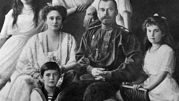 Император Николай II с семьёй. Архивное фото