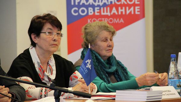 Председатель костромского Комитета солдатских матерей Ирина Резникова (слева)