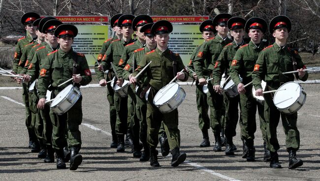 Курсанты Уссурийского Суворовского военного училища. Архивное фото.